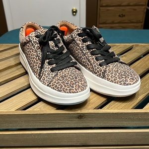 Gentle soil by Keneth Cole casual shoe.